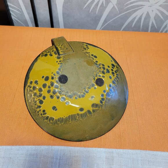 MCM Hanova of Pasadena Lava Enamel Mustard Candle Holder Handled Plate 8 1/2" - Picture 3 of 3